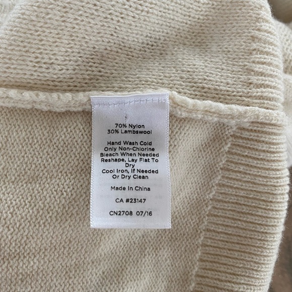 Talbots Woman’s Cream Cable Knit Lambswool Sweater Size Large - Picture 8 of 8
